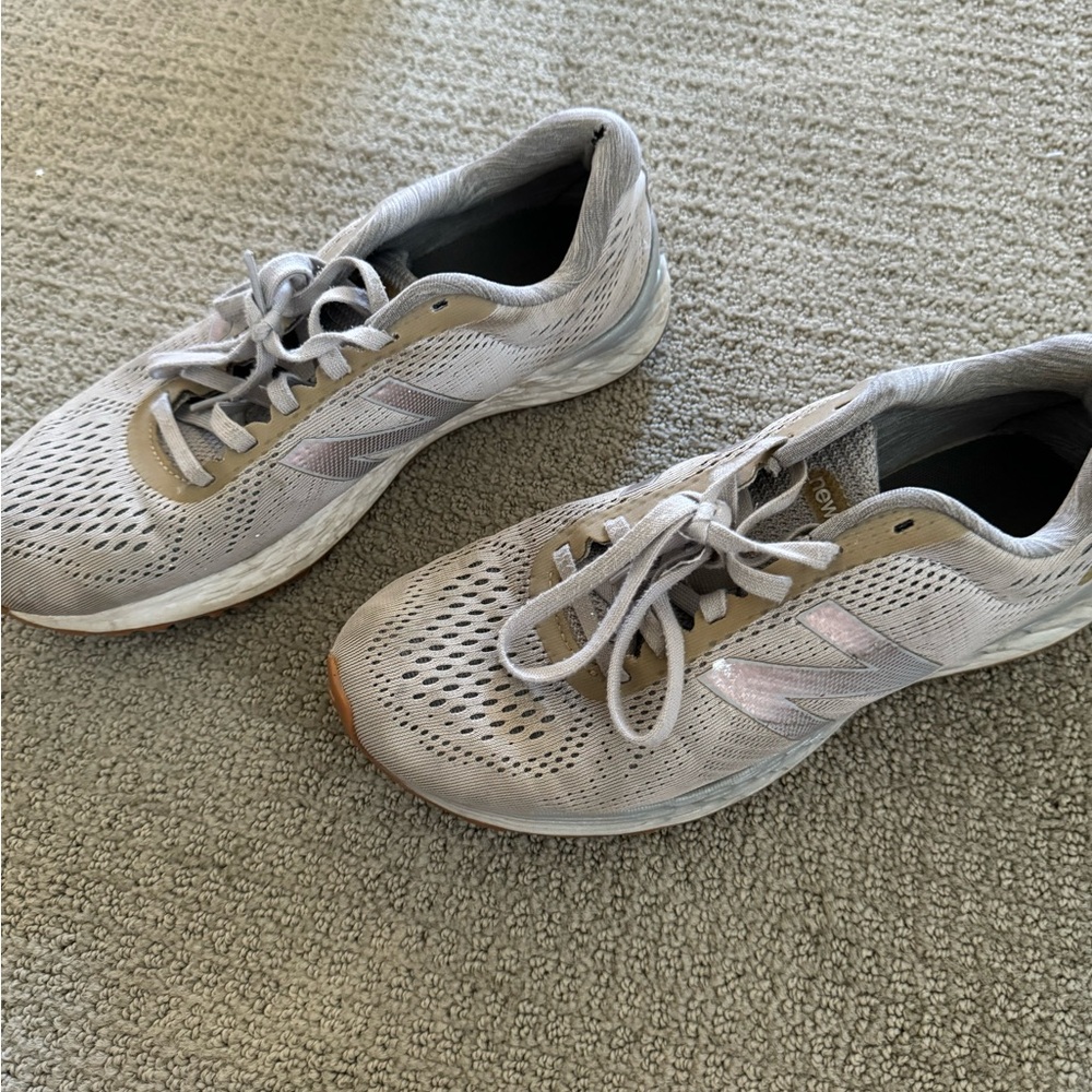 Used New Balance Fresh Foam Arishi Gray Sneaker Size 8.5